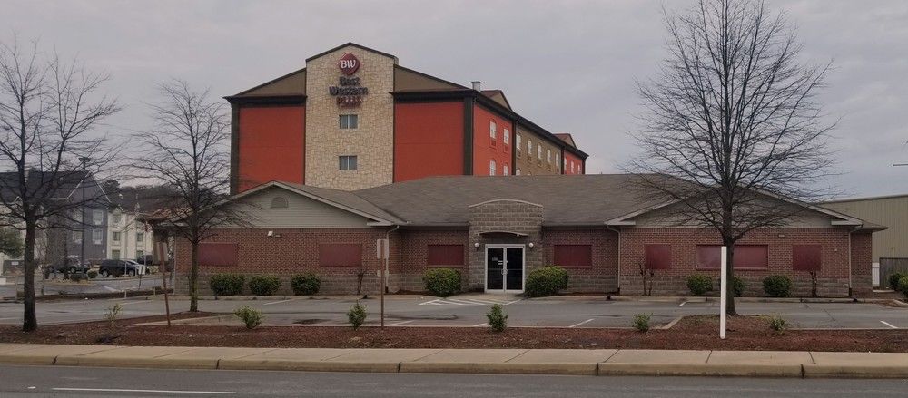 Medical Office Building for Lease: 2402 Main St, North Little Rock, AR 72114